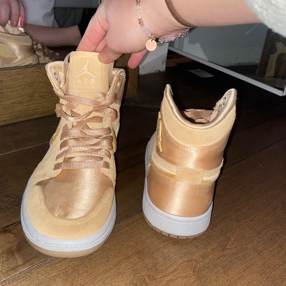 Jordan 1 W/ Box - Picture 2 of 3